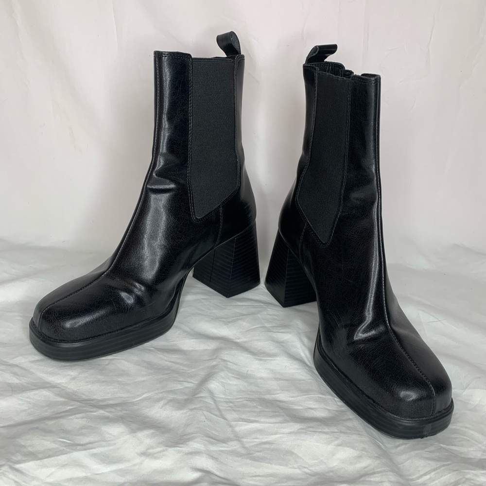 UO platform above ankle boots chunky heel square toe Spain39 stretch side panels
